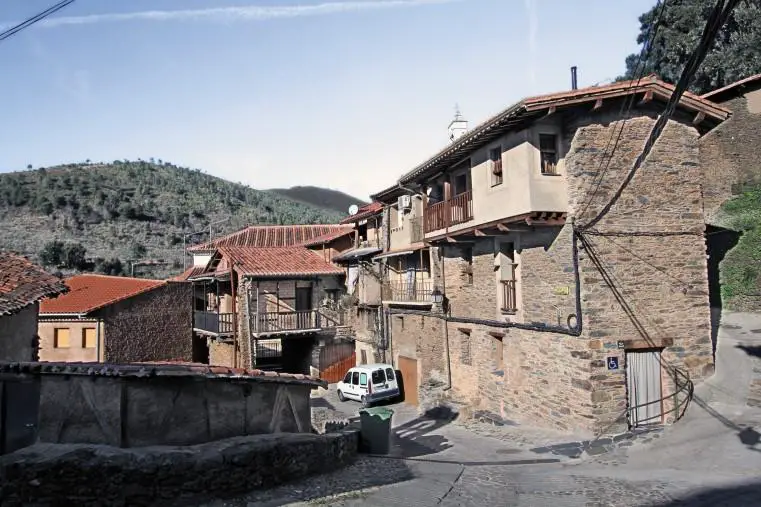 Apartamentos y casas rurales en Robledillo de Gata (Sierra de Gata)