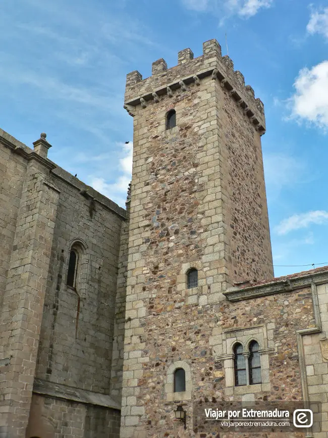 Torre de las Cigüeñas, que forma parte de la Casa de los Cáceres Ovando