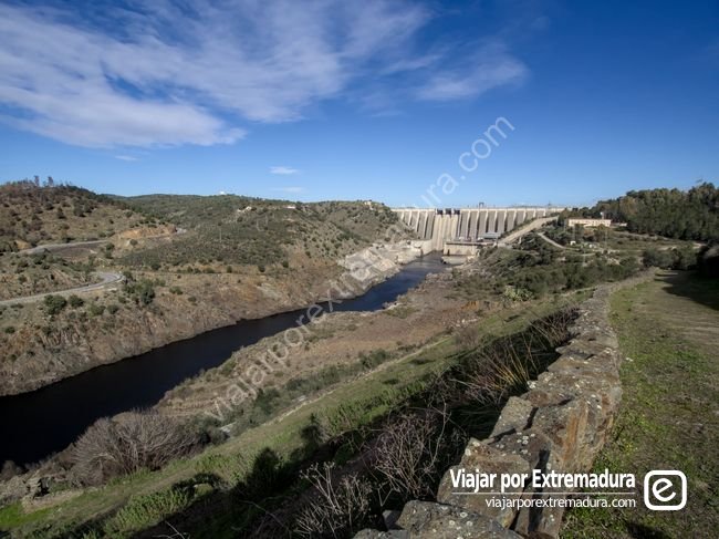 Presa y embalse de Alcántara
