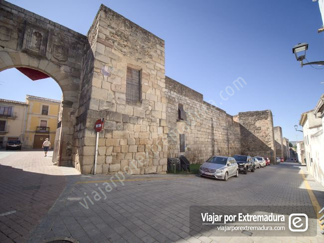 La muralla hasta la Puerta de San Francisco