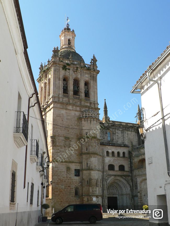 Torre-campanario de la catedral
