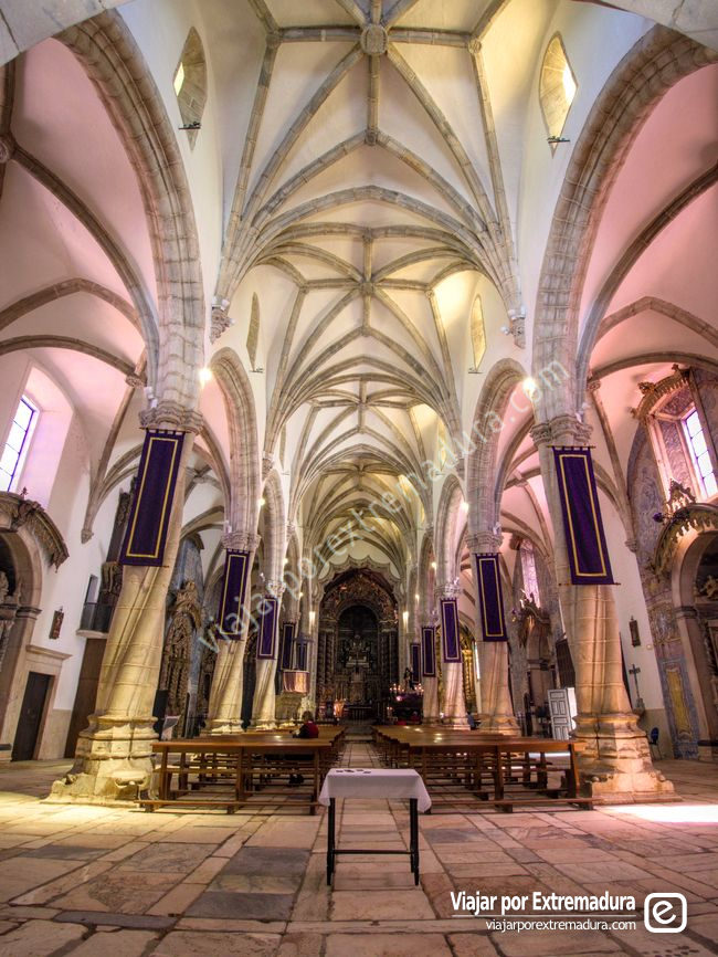 Interior de la iglesia de Santa María Magdalena