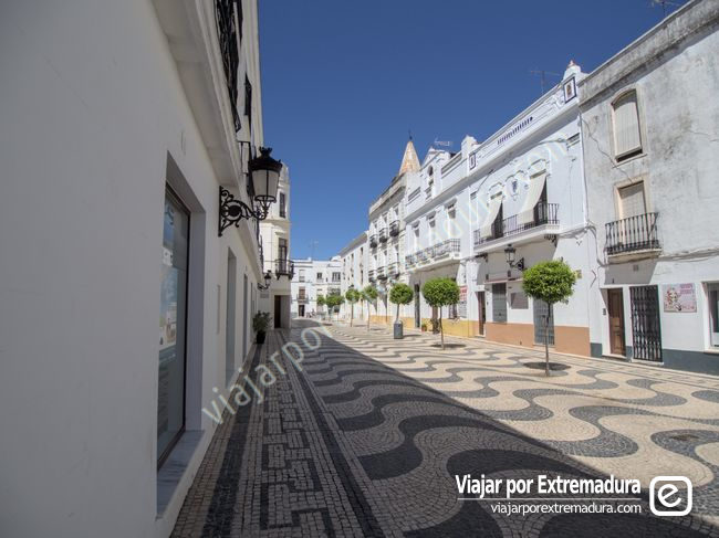 Calle de Olivenza con pavimento portugués