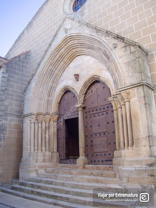 Portada de la iglesia de la Encarnación