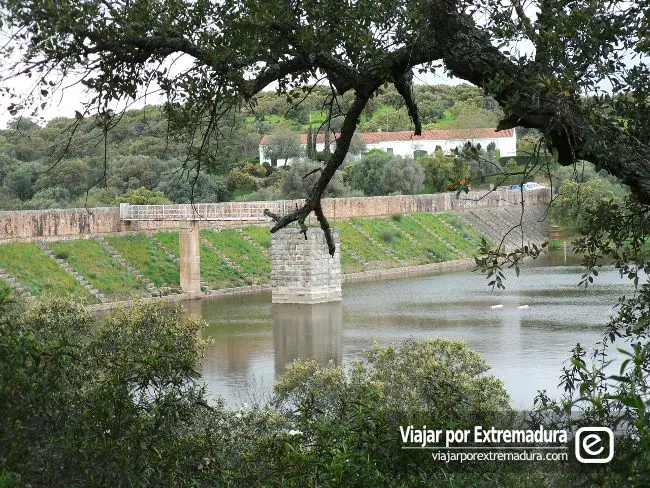 Turismo en Extremadura. Legado romano. Presa romana de Cornalvo