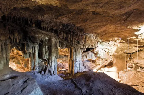 Resultado de imagen de Cuevas de Fuentes de Leon