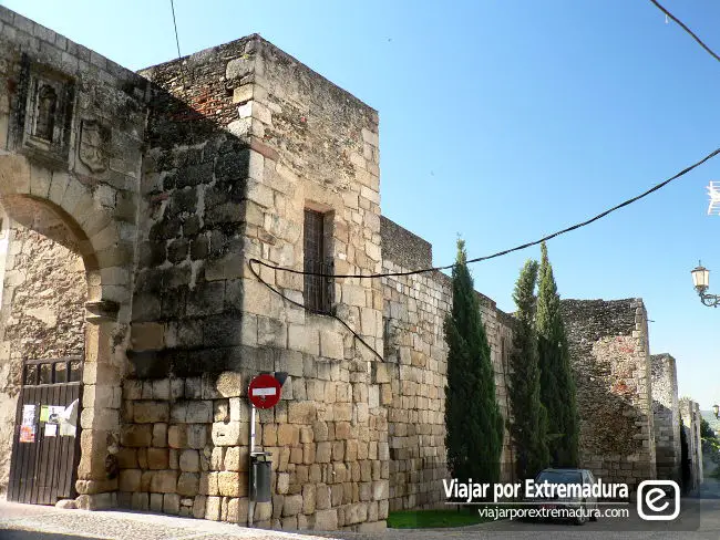 Turismo en Extremadura. Legado romano. Murallas de origen romano de Coria