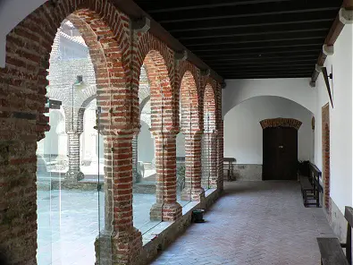 Monasterio de Tentudía - Claustro mudéjar.