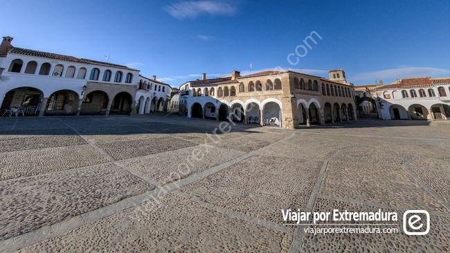 Garrovillas de Alconétar - soportales de la Plaza Mayor