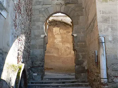 Badajoz - Torre de Espantaperros - Puerta de acceso a la  Alcazaba Árabe - Viajar por Extremadura