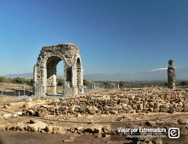 Arco de Cáparra - Viajar por Extremadura