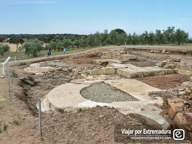 Restos de las murallas de Cáparra. Viajar por Extremadura