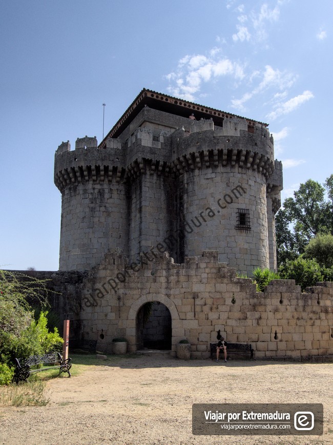 Barbacana del Castillo de Alba en Granadilla