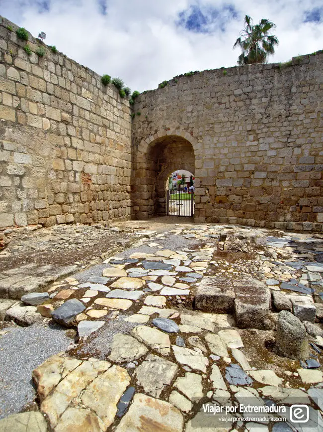 Alcazaba árabe de Mérida. Recinto que protegía el acceso al puente romano