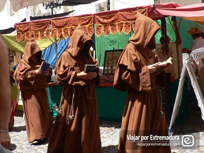 Desfiles y mercado medieval en las calles de Jerez de los Caballeros