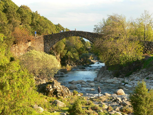 Piscina natural junto al Puente de Alardos