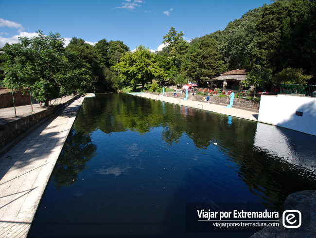 Piscina natural de la Garganta de Gualtaminos